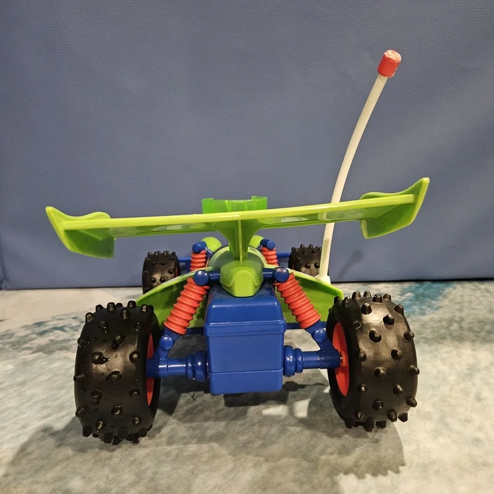 2018 Disney Pixar RC Car Vehicle w Buzz Lightyear Figure & Disney Store‎ Woody